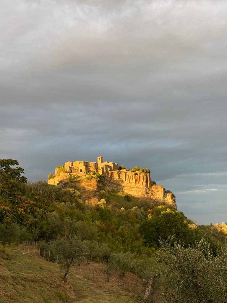 Civita di Bagnoregio í kvöldsól